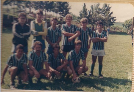 Em Pé: Cezar , Marcão , ..... , Marião , Vilmar , Carlos (Nenê) / Agachados: Ismael , Tinho , Laco e Zé Polaco (em memória)